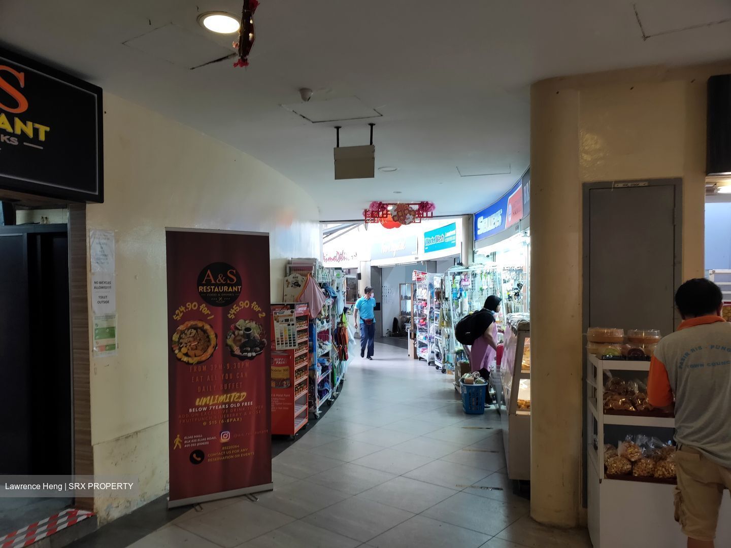 Elias Mall (D18), Retail #554822181